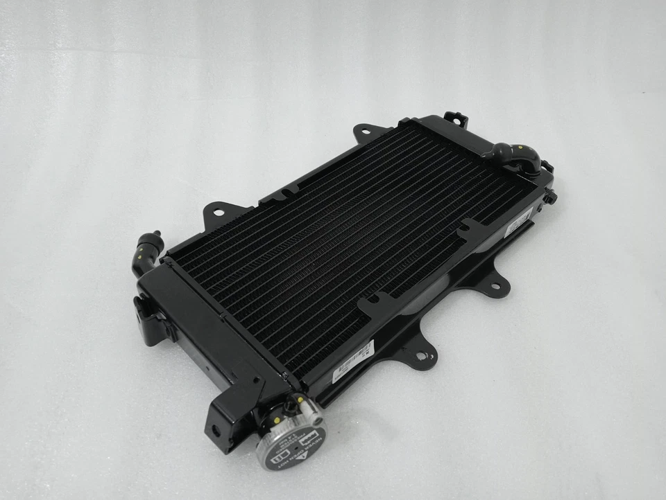 Genuine KTM DUKE 390 2017-2020 MODEL RADIATOR COMPLETE WITHOUT FAN Foto 4 de 4
