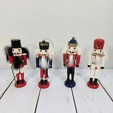 Vintage JC Pennys Set Of 4 Wooden Nutcrackers 4.5"