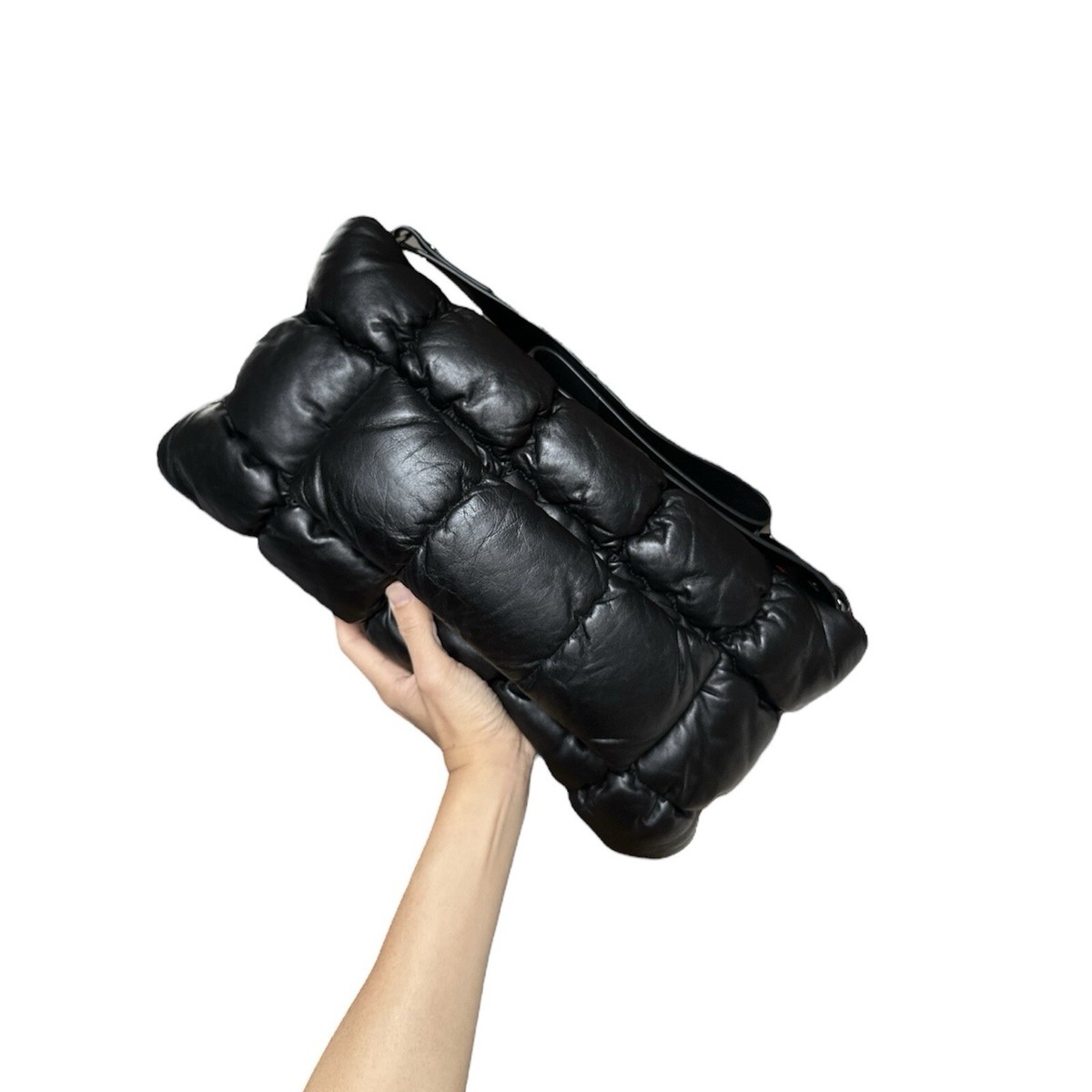 【極希少】COS PILLOW OVERSIZED QUILTED CLUTCH The COS quilted bag collection: oversized, micro & mini | COS US