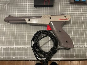 Cartucho de 5 tornillos Duck Hunt solo sistema de entretenimiento Nintendo NES 1985 y Zapper