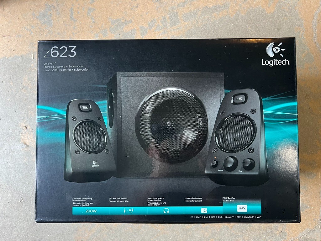 Logitech THX SpeakerSystem Z623 AUXケーブル付 Amazon.com: Logitech Z623 400 Watt Home Speaker System, 2.1