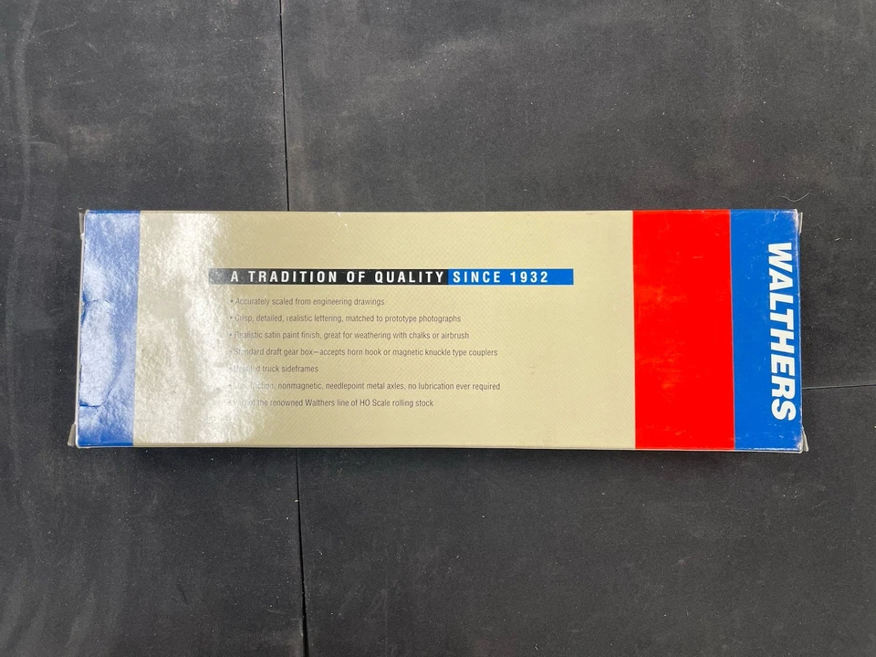 Walthers 932-6805 Southern Pacific Pullman-Standard 72’ Baggage Car - Image 3 of 4