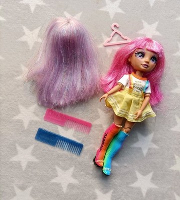 Rainbow High Avery Styles Puppe Stiefel Rock Oberteil Lila Rosa Perücke Konvolut