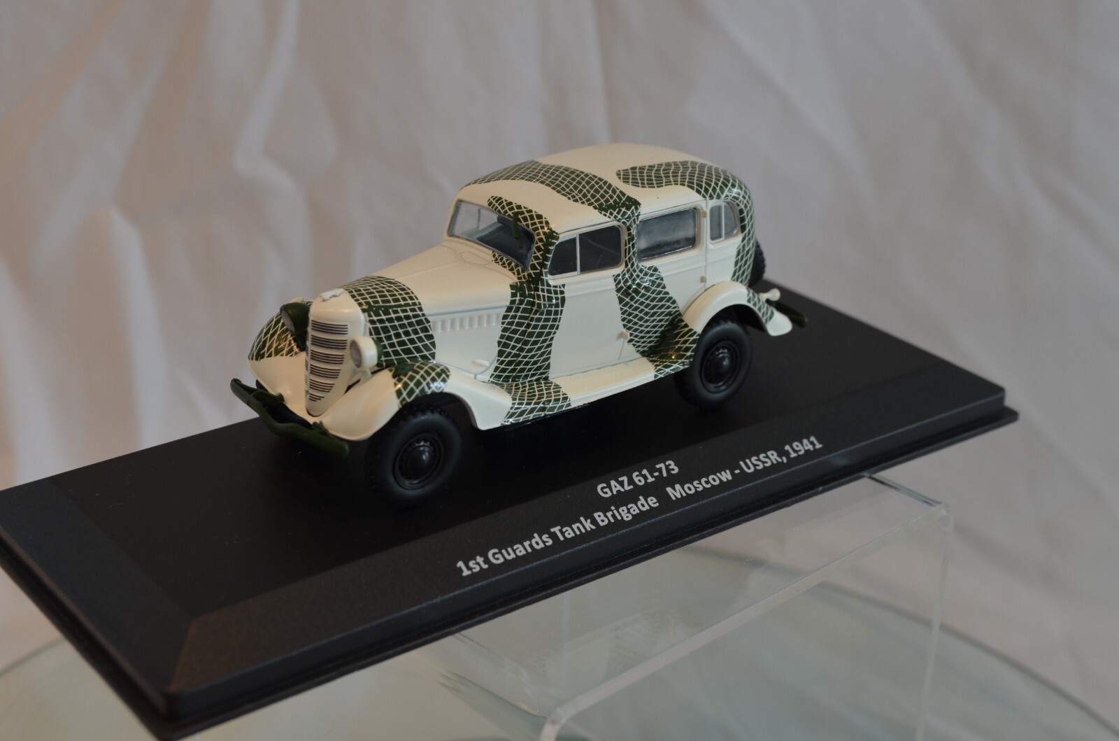 GAZ 61 73 au 1/43 : voiture miniature de collection en métal kaki pour passionnés