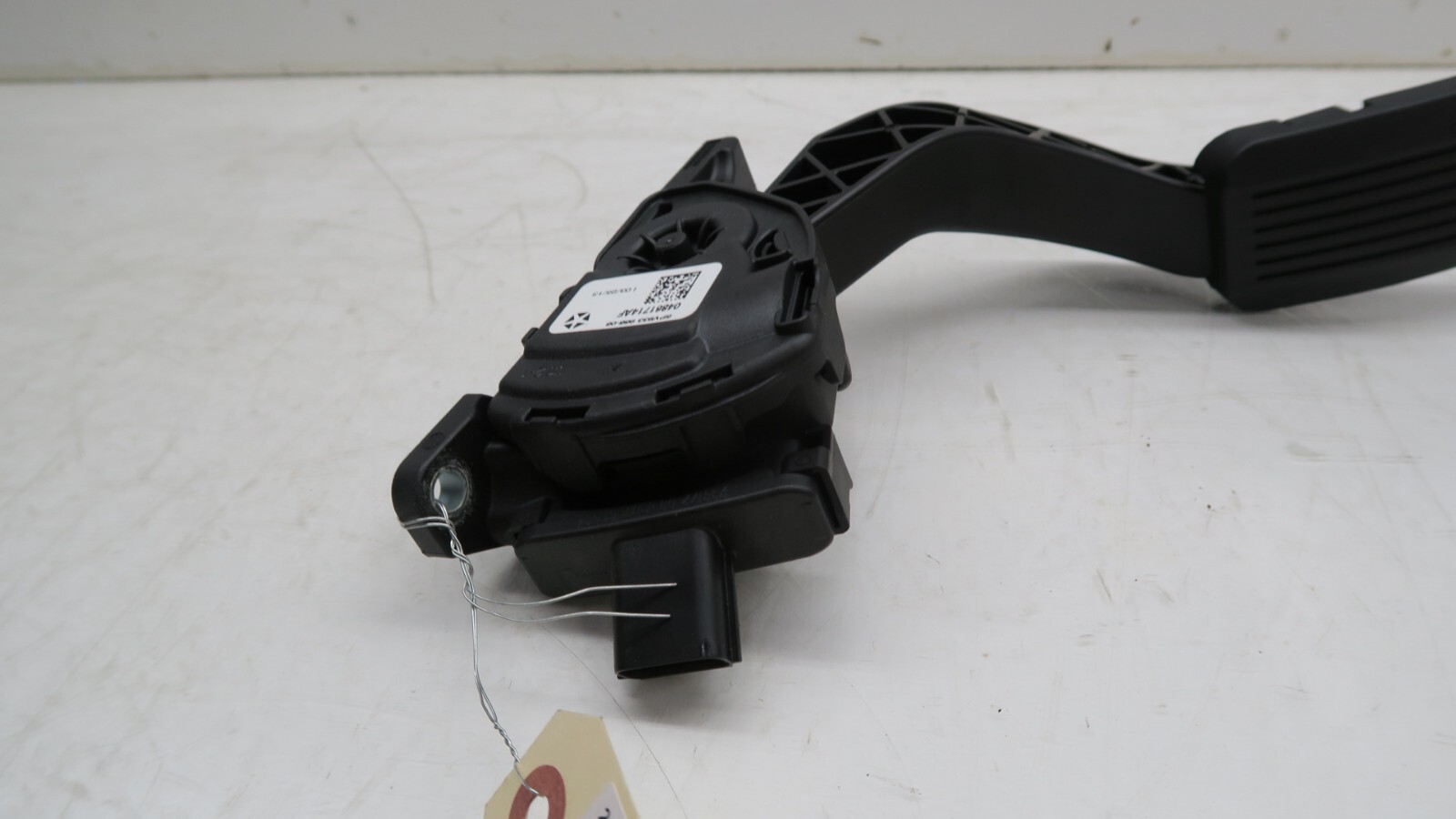 2014-2019 Maserati Ghibli OEM Left Front Gas Accelerator Pedal 04861714AF