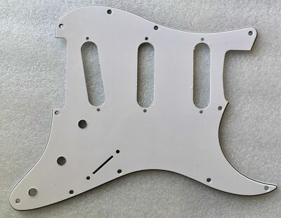 FENDER Pre-Wired Strat Pickguard, Original '57/'62 SSS Black 11 Hole P – La Pietra Music Planet - Foto 8