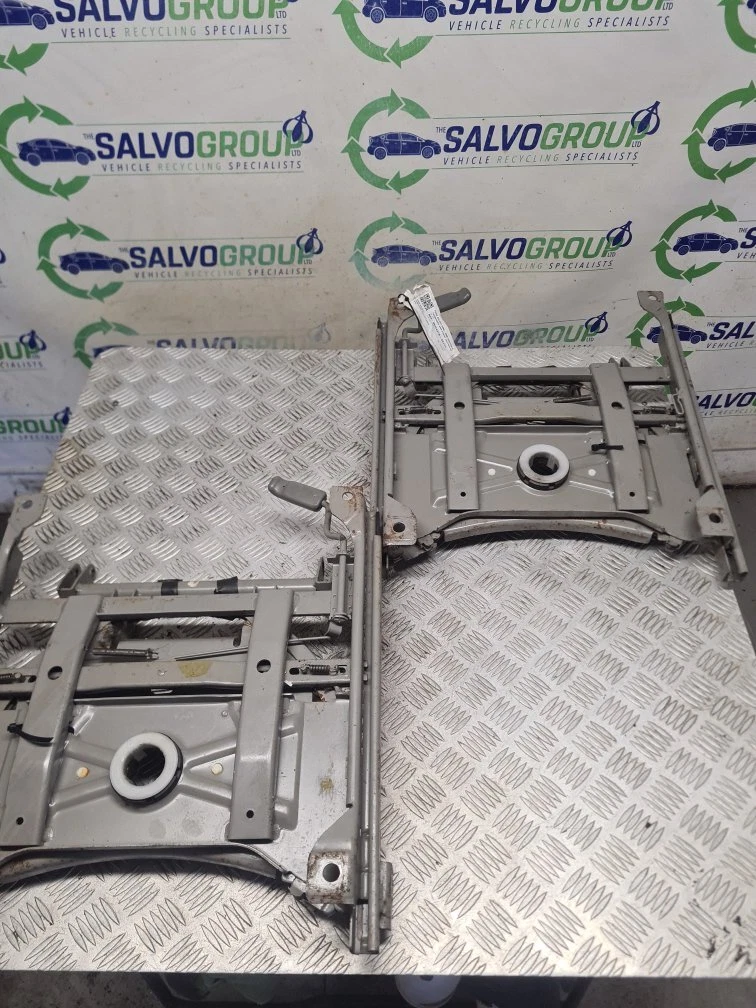 FORD GALAXY DRIVERS AND PASSENGER SIDE FRONT CAPTAIN SWIVEL SEATS
