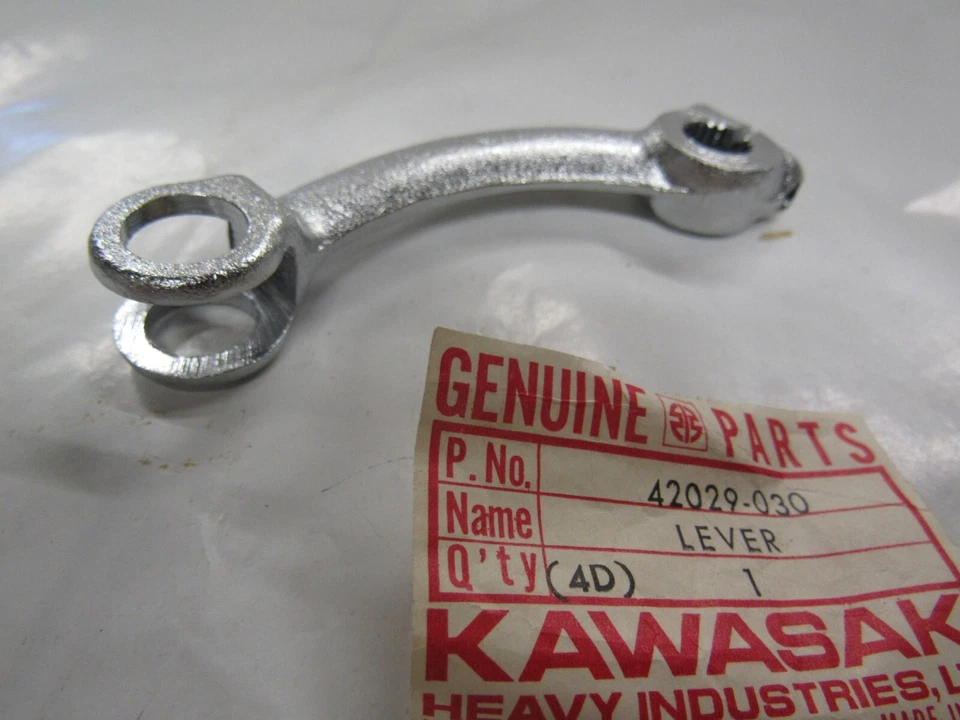 KS125 KE125 KE175 KD125 KAWASAKI 1974-80 PALANCA DE LEVA DE FRENO TRASERO NOS 42029-030 Foto 3 de 4