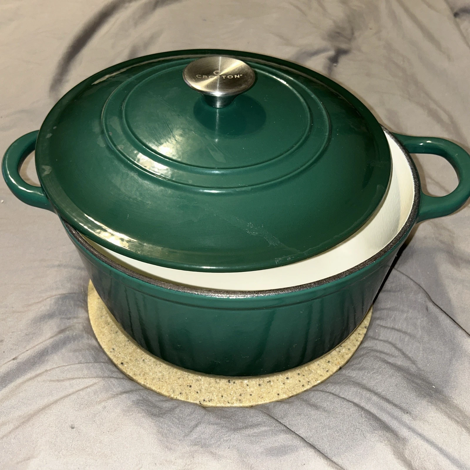 Crofton Cast Iron Dutch Oven 6 Qt Enameled Green 10.5” Wide