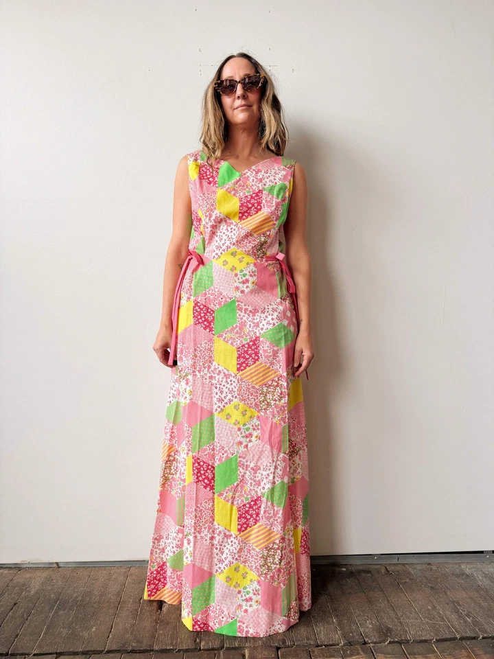 Maxi Vestido Ruth Chagnon Años 60 Estampado Patchwork Corbata Lateral (M) Foto 2 de 4