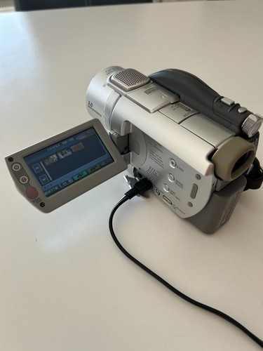 Sony video camera recorder DCR-DVD404E - tested - Picture 2 of 10