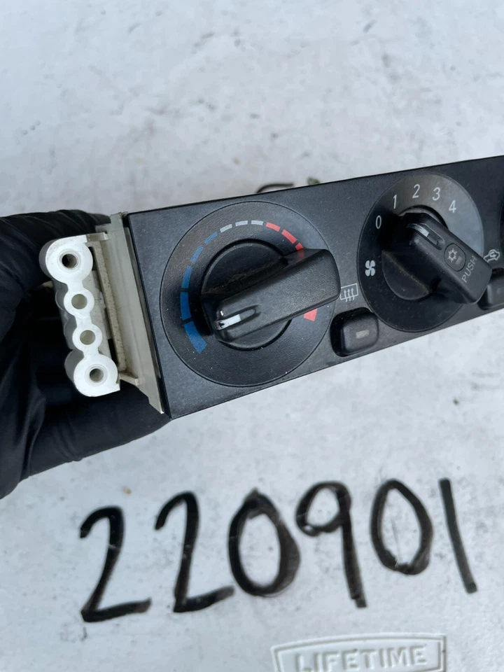 Interruptores manuales de control climático de temperatura OEM 00-05 Mitsubishi Eclipse Spyder Foto 2 de 4