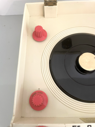 Vintage RCA 45 rpm Record Player/Radio Model 6-BY-4 - Picture 11 of 18