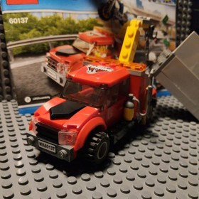 LEGO CITY POLICE: Tow Truck Trouble (60137) Motorbike Safe Money NEW Free Post