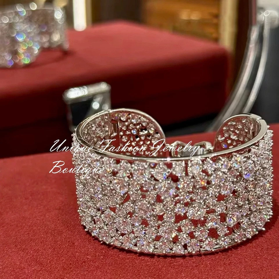 Brazalete de boda de diamantes simulados de 25 quilates enchapado en oro blanco de 18 quilates joyería nupcial Foto 4 de 4