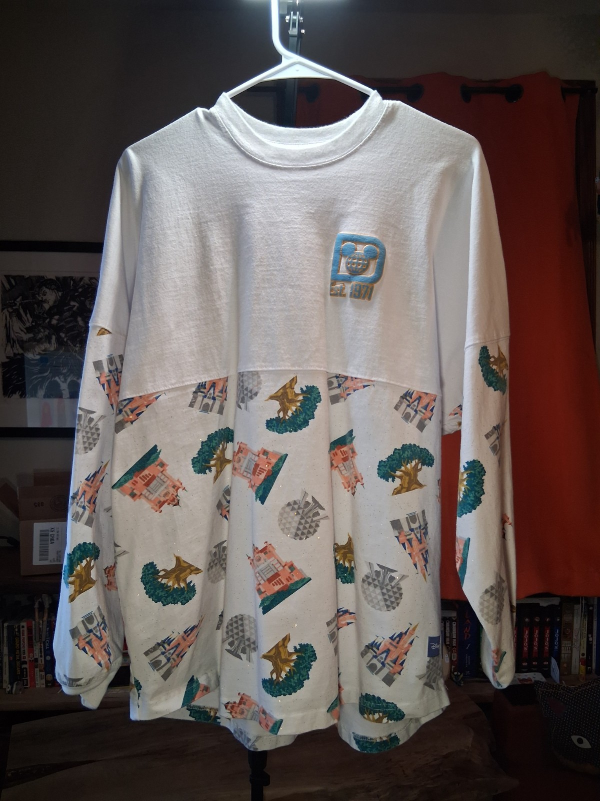 Walt Disney World Park Icons Long Sleeve Spirit Jersey Women's Medium Never Worn
