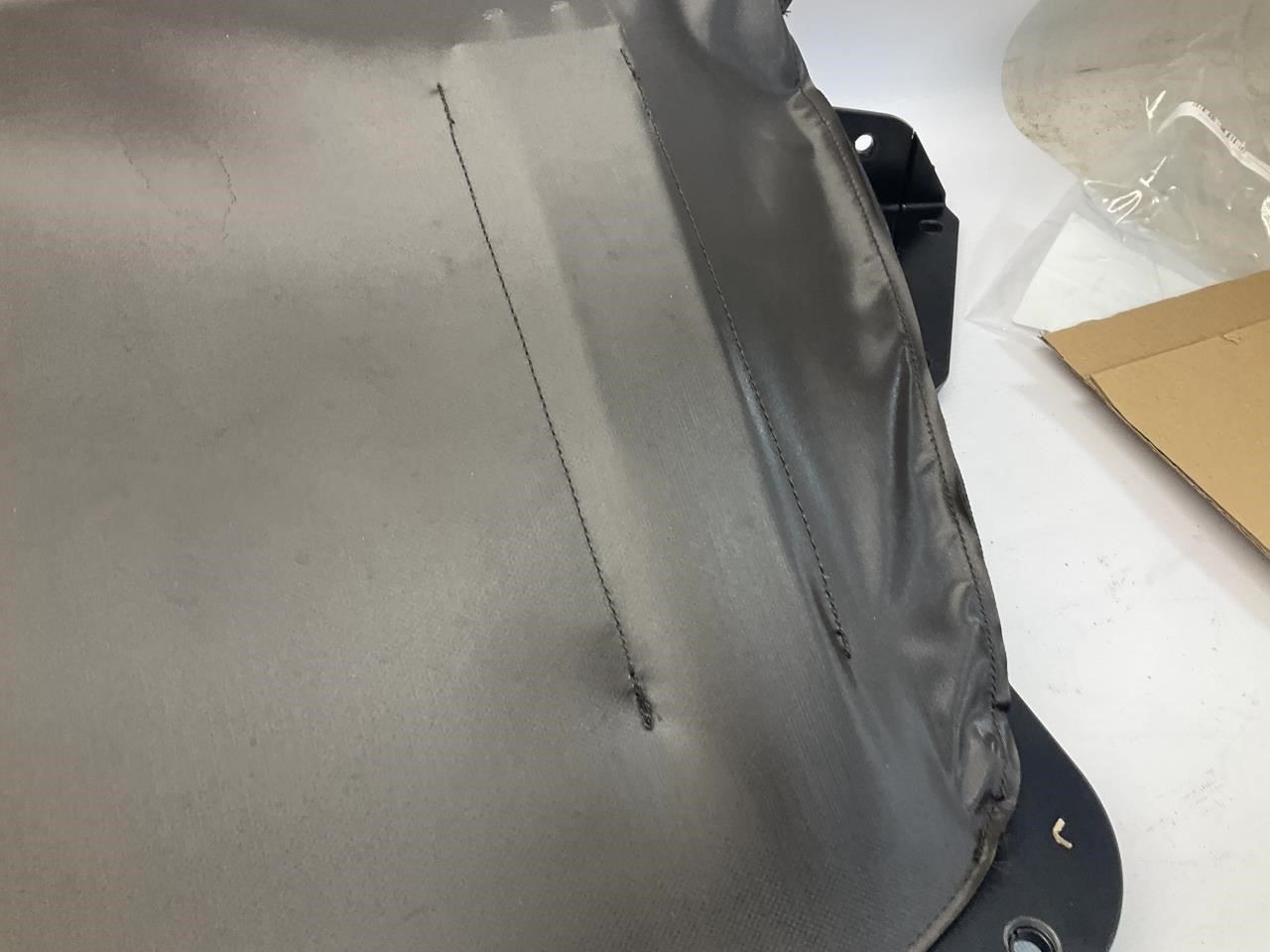 24-26 Maserati GranCabrio M189 Back Glass Compartment Cover Tray Q