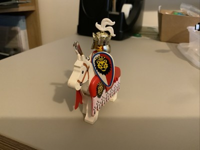 Lego Castle Royal Knights King With Horse Minifigure CAS060 from