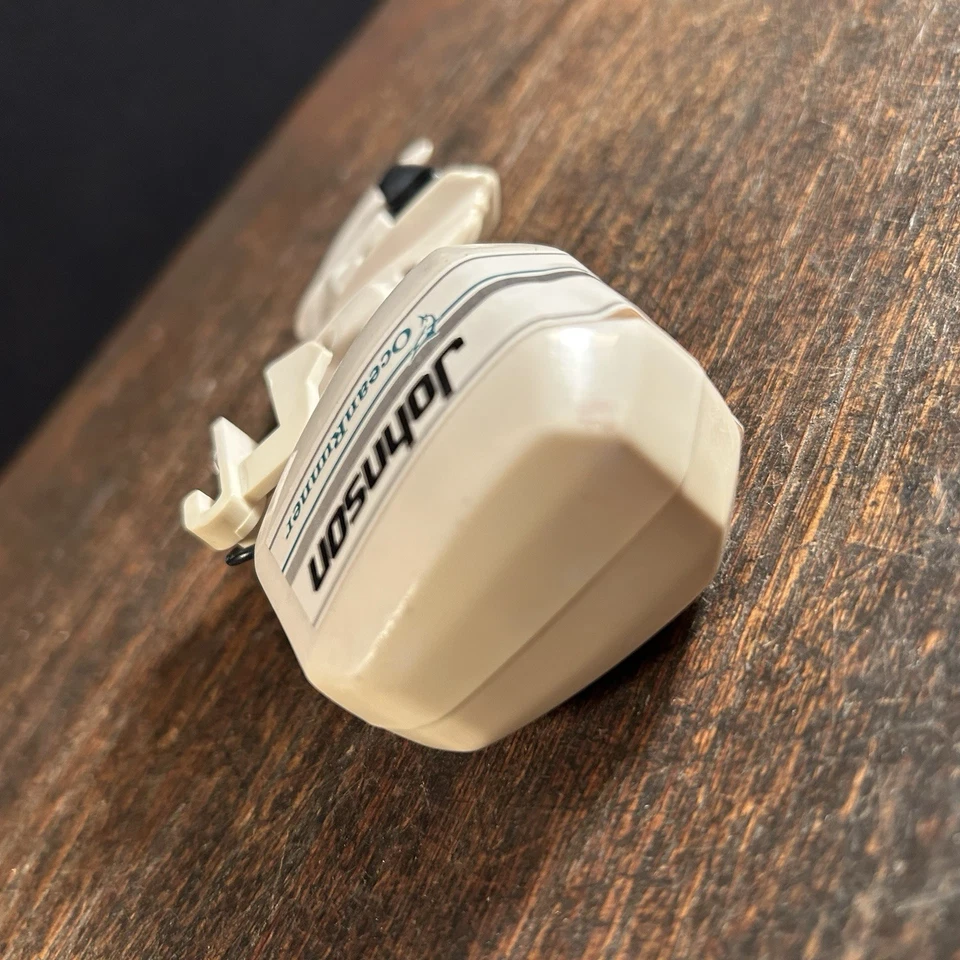 Vintage Mini Johnson 225 Ocean Runner Toy Battery Powered Outboard Boat Motor - Image 4 of 4