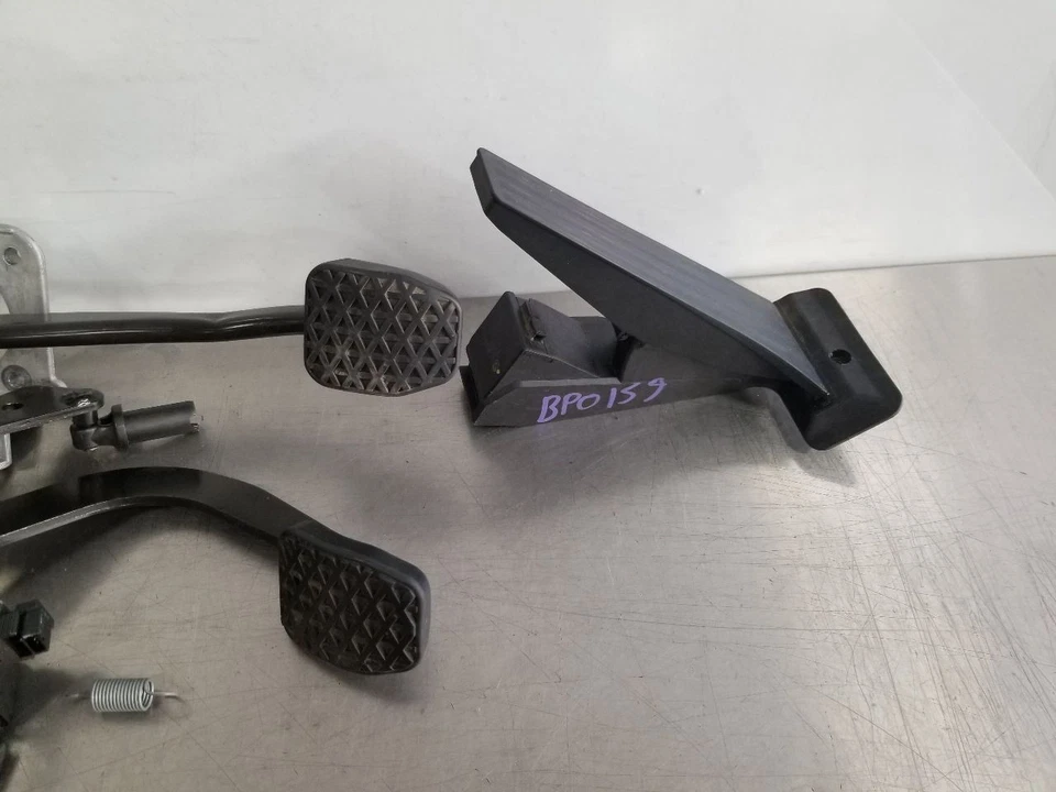 11 2011 宝马 Z4 手动变速器加速器、制动、夹板踏板 3414589 — 第 3/4 张图片