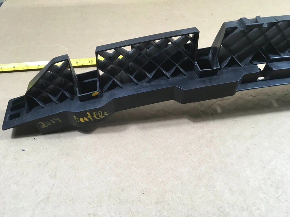 Soporte de parachoques cenefa inferior trasera Volkswagen Beetle 2011-2019 5C5807863A OEM. Foto 2 de 4