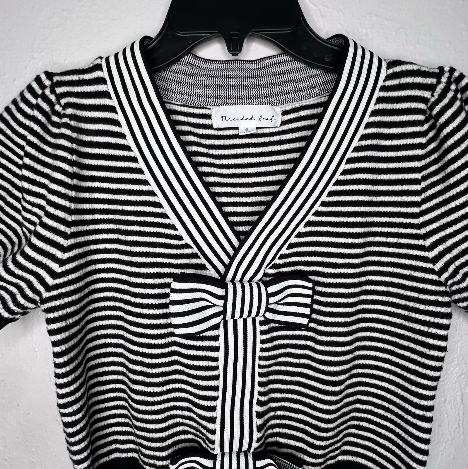 Threaded Leaf Striped Black/White Knit V-Neckline… - image 4