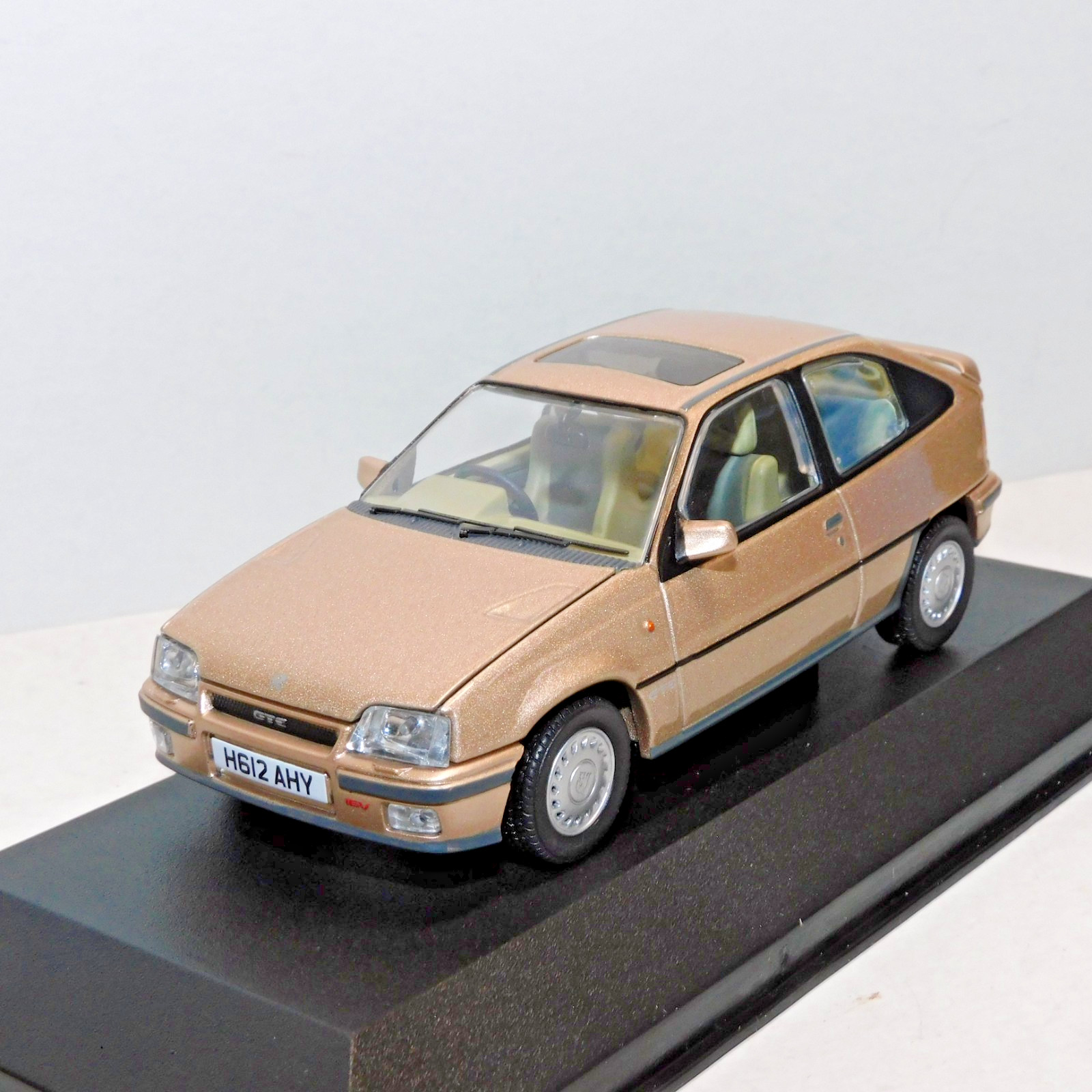 VANGUARDS VAUXHALL ASTRA MK 2 GTE 16V REMBRANDT SILVER 1/43 VA13209