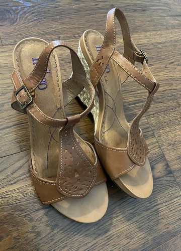 Indigo By Clarks sandalo donna con zeppa in pelle marrone scuro 9 5 M