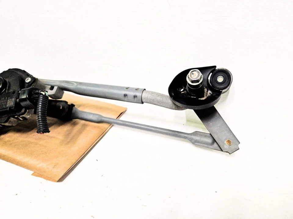 / 06-15 Lexus Is250 Windshield Wiper Motor Assy 85110-60400 Oem Used - Image 2 of 4