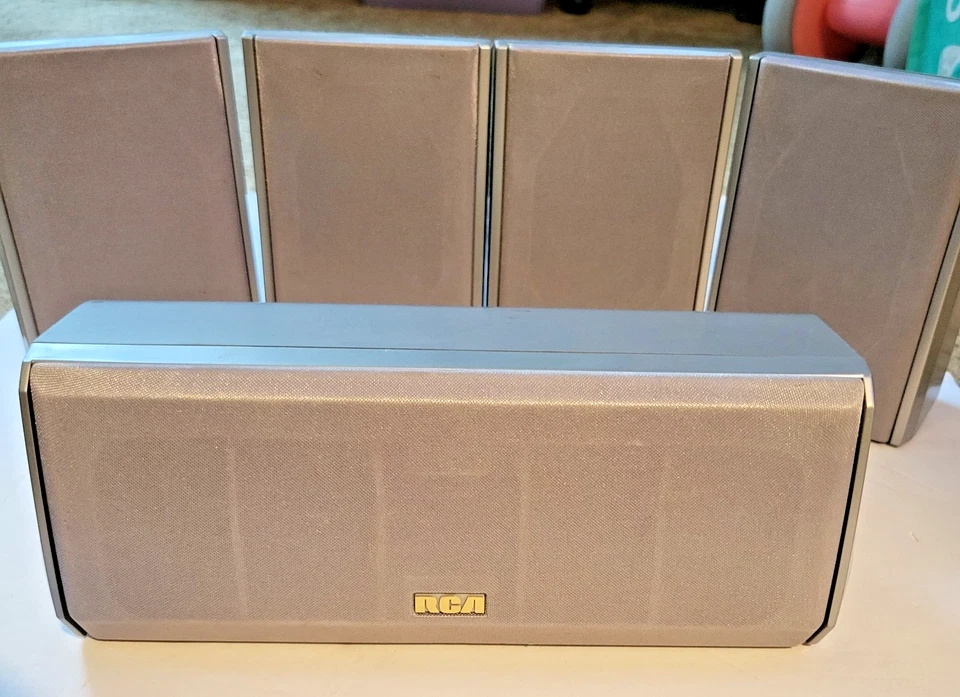 5 ALTAVOCES GRISES DELANTEROS/TRASEROS RCA CAT# 40-5039 VINTAGE (4) 6" X 4 1/4" y (1) 10"x4" Foto 2 de 4