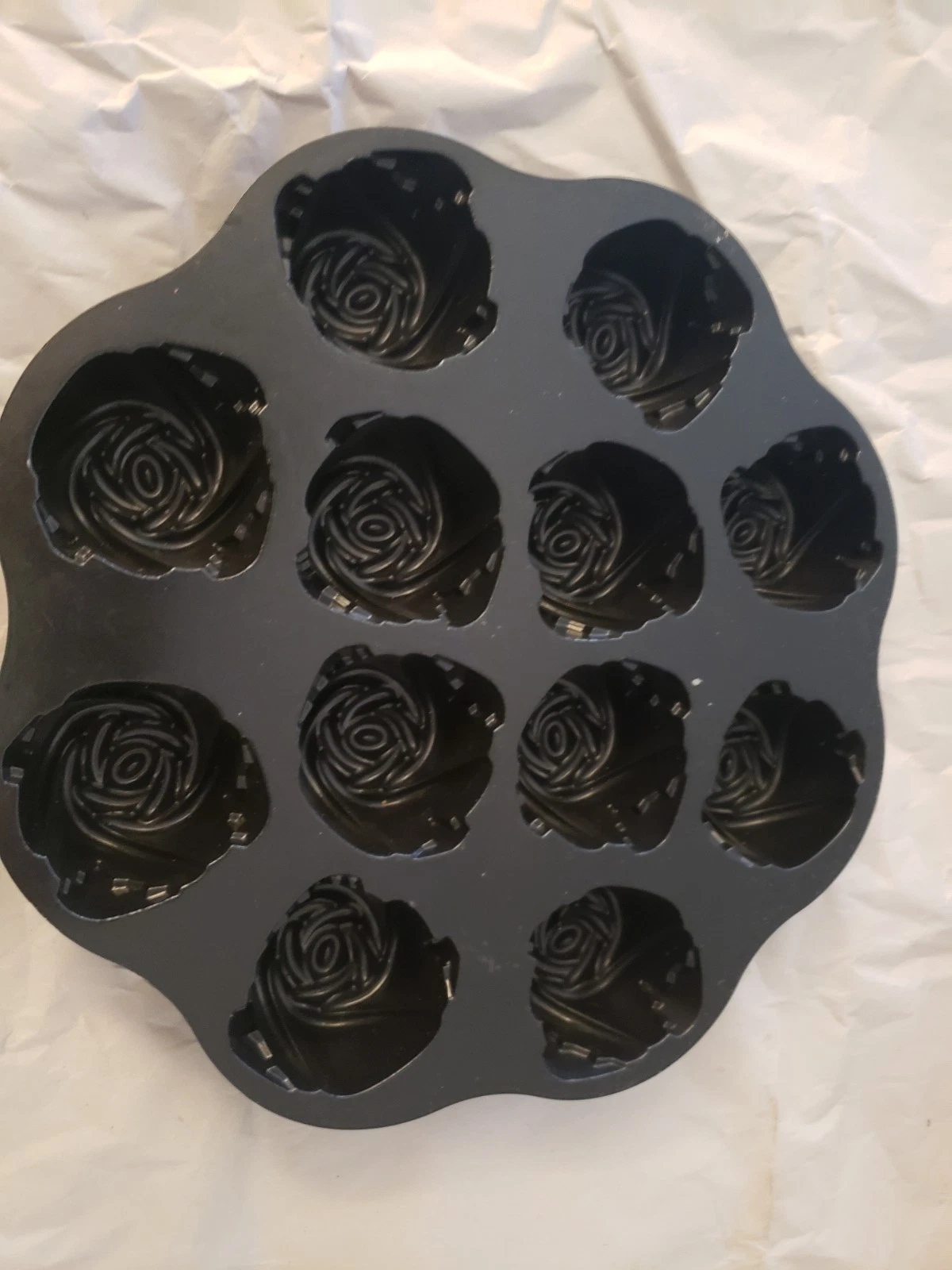 Nordic Ware Brown Cast Aluminum 12X12X2 Cupcake Pan -1 Dozen Capacity.