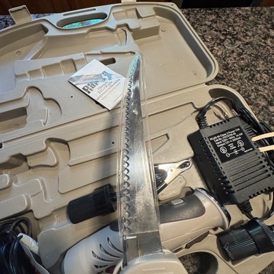 Rapala Electric Fillet Knife Set Portable 110V 12V Adapters Hard Case 6in Blade