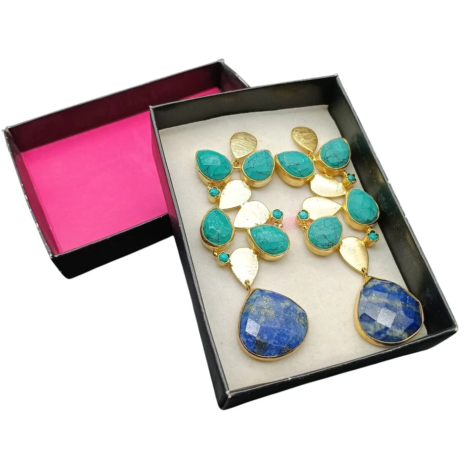 Pendientes llamativos marca Avon chapados en oro con detalles de piedras preciosas turquesas y azules Foto 2 de 3