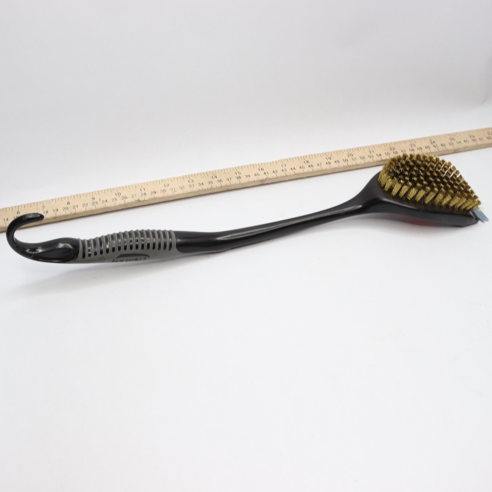 Libman Handle Grill Brush with Scraper Brass Fibers Black & Gray Long