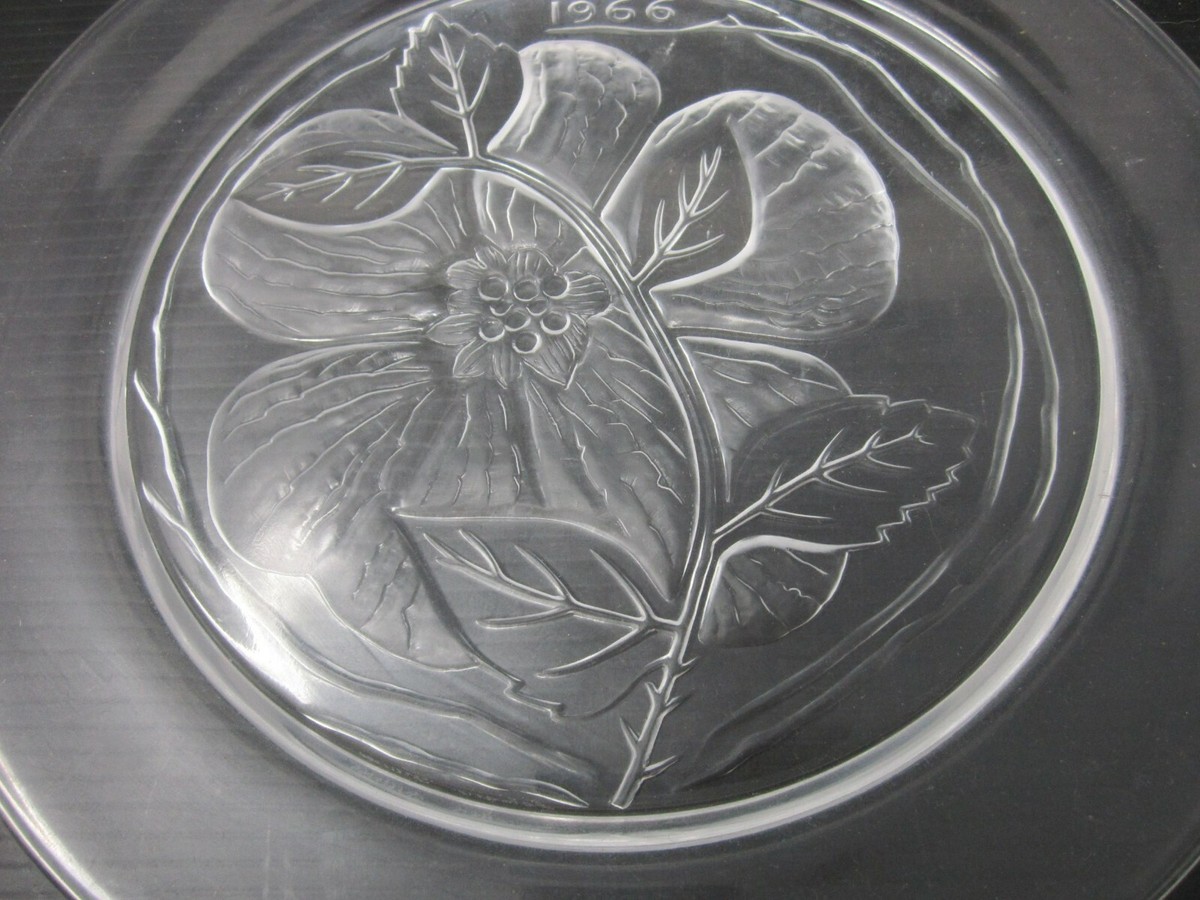 Lalique France Crystal 1966 Annual Collector Plate Rose Du