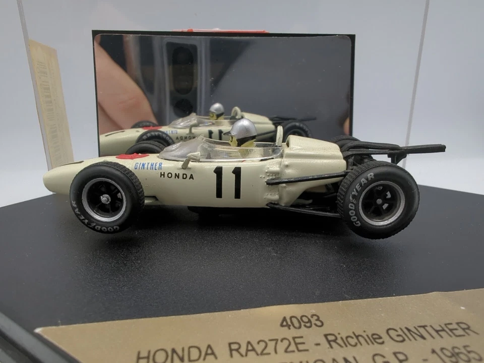 Quartzo 1:43 4093 Honda RA272E Richie Ginther #11 1965 modelo ganador del GP de México Foto 2 de 4