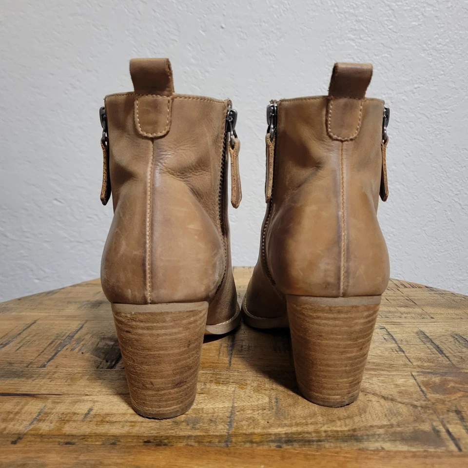 Botas de tornozelo Tony Bianco marrom couro genuíno salto com zíper bronzeado - Imagem 2 de 4