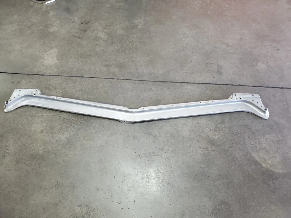 Chevrolet Chevelle 1967 o El Camino parrilla superior barra de amarre chapa Foto 2 de 2