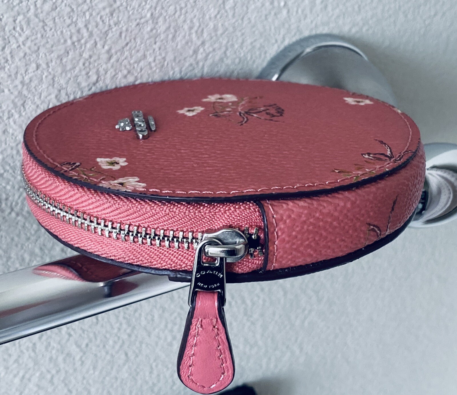 COACH PINK FLOWER & BOW ZIP COIN/CARD CASE ROUND 6667… Gem