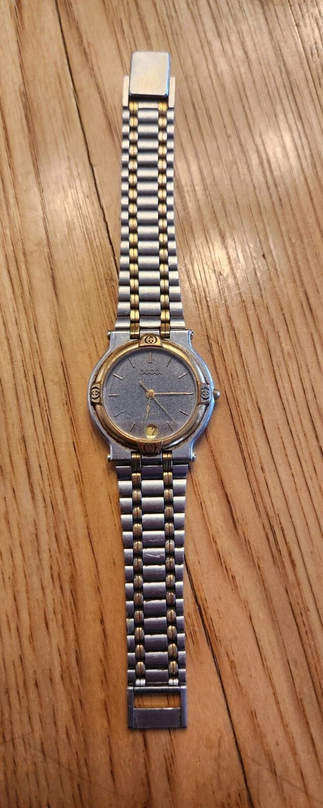 Montre Gucci 9000M vintage. Deux tons or et acier *FONCTIONNE*