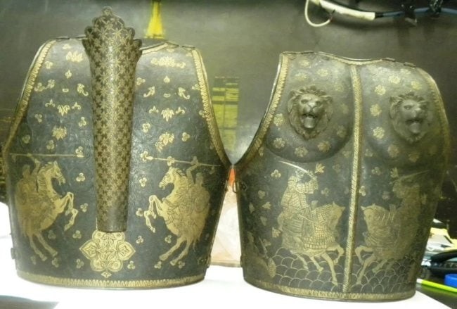 CHEST PLATE MILITARY QUIVER WARRIOR FIG ON HORSE 2 BRASS LIONS FIGS