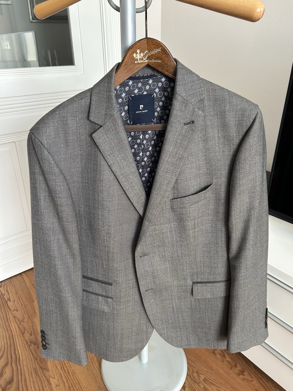 Ungetragener grauer Sakko von Pierre Cardin ( Größe 27 / entspricht ca Gr 54),