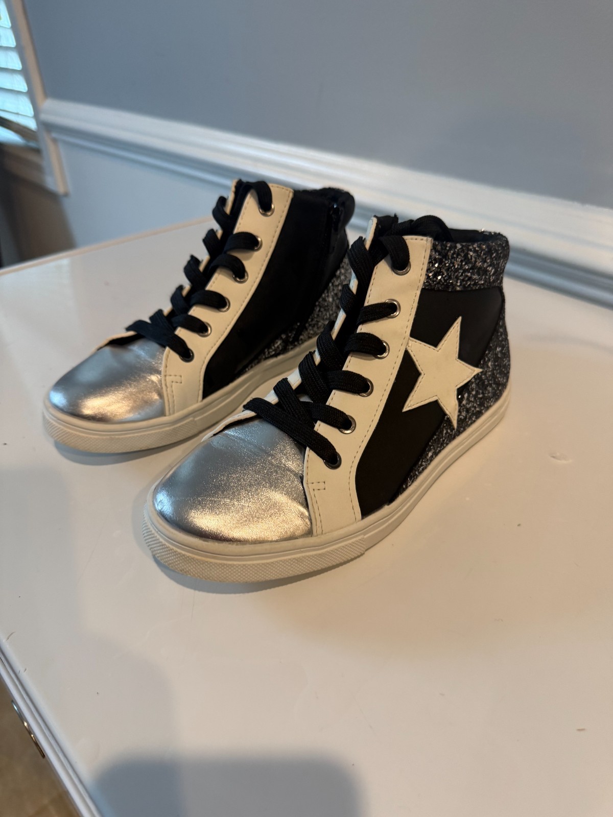 &ndash; Black/white/silver Glitter &ndash; Great Cond - Size 3