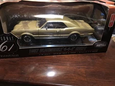 1967 Oldsmobile 442 Coupe Highway 61 Diecast 1:18 Gold