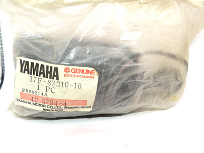 NOS Yamaha XT125 82-83 XT200 82 DT50 88-90 Genuine FRNT Turn Signal 17F-83310-10