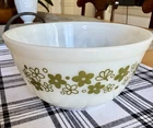 Vintage Pyrex Spring Blossom Crazy Daisy Nest Mixing Bowl 1.5 QT #402 Green