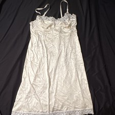 Vintage Sears Women s Beige Full Slip Lace Trim Nylon/Polyester Size 36 1/25"