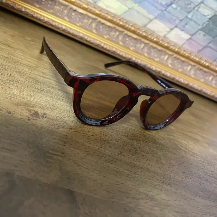 Round Sunglasses with Tortoise Pattern - Unique F… - image 6