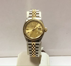 Identify] Trying to see if this Rolex is a fake or not. Apologies if I'm  breaking any posting rules. : r/Watches