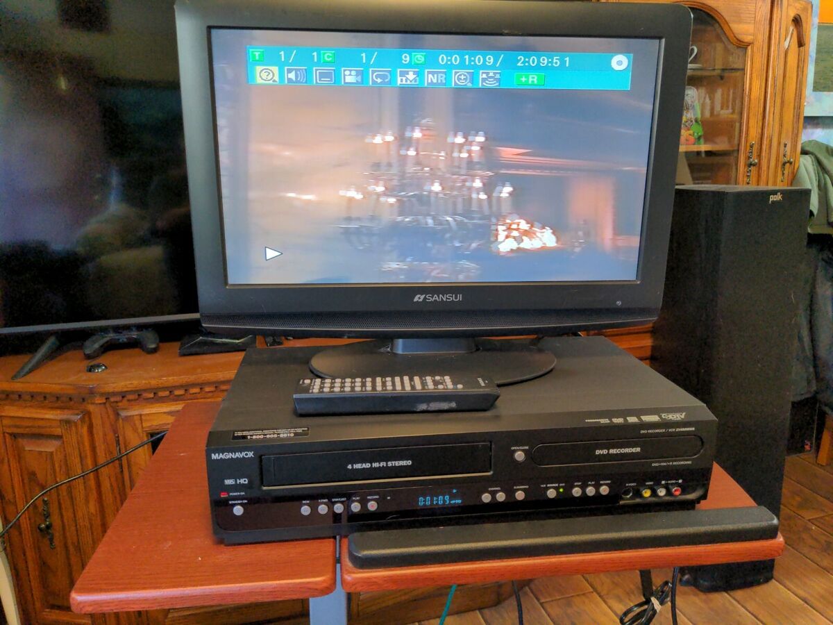 Magnavox ZV450MW8 DVD Recorder VCR Combo Digital tuner and Magnavox ZV450MW8 DVD Recorder VCR Combo Digital tuner and